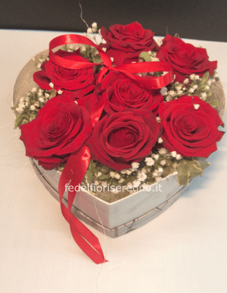 Composizione cuore  rose diam. 25 cm