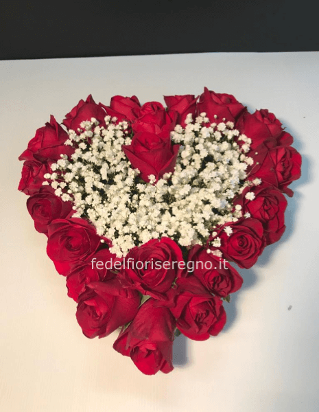 Cuore con contorno di rose diam. 25 cm
